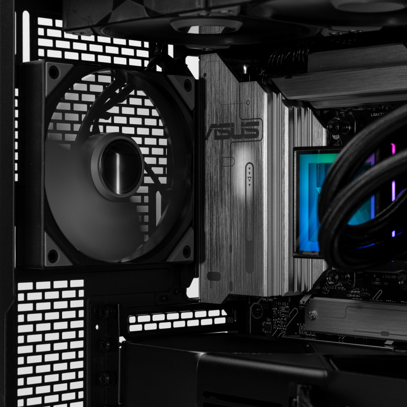 X-6 xCreatorPro R7 9800X3D + RTX 5070Ti